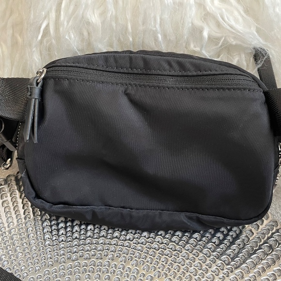 Black Belt Bag with Maple Leaf - Picture 2 of 6